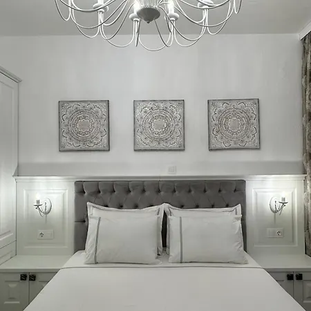 Apartment Royal - *