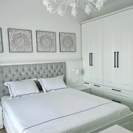 Apartment Royal - *